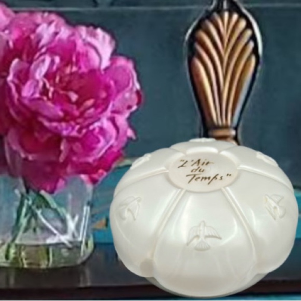 Nina Ricci L'Air du Temps 3.5 oz Dusting Powder & Puff - Vintage